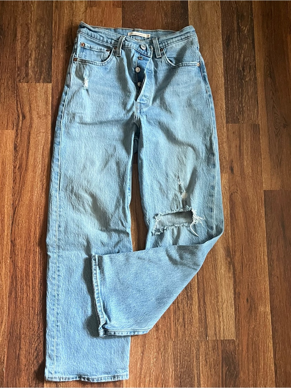 Leviās Premium Ribcage Straight Jeans size 28